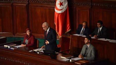 البرلمان التونسي يطالب بهدنة بين السياسيين