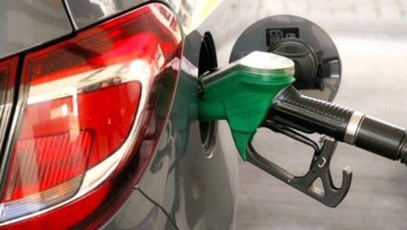 انخفاض أسعار الوقود ابتداءً من الليلة