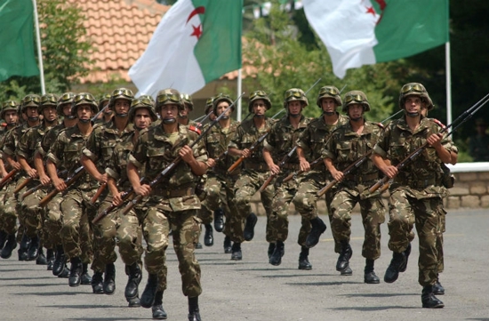 الجزائر تنفي وجود عناصر من جيشها في مالي