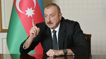 عاجل: الرئيس الأذربيجاني ينفي المزاعم حول مشاركة تركيا في الحرب