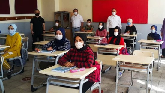 أسباب فصل المعلمين السوريين في تركيا؟