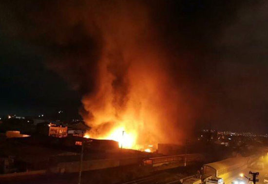 حريق هائل في مصنعين بأنقرة