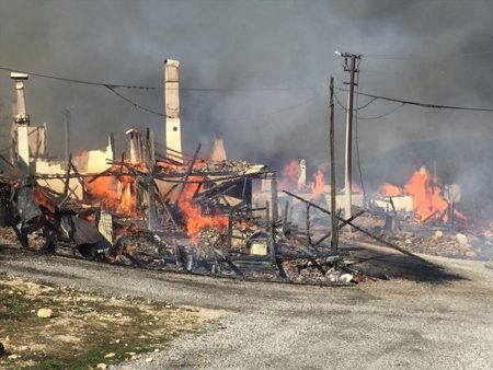 النيران تلتهم 7 منازل  في بولو شمالي تركيا
