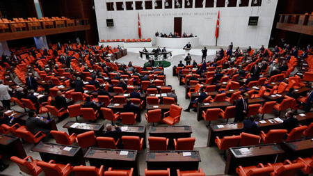 عاجل: البرلمان التركي يدين بشدة تصريحات ماكرون