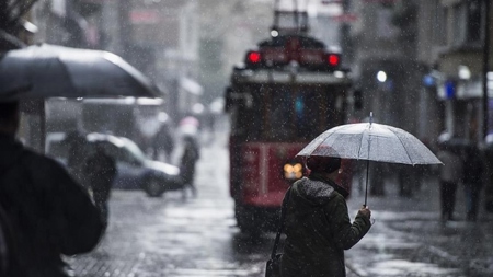 الأرصاد الجوية تحذر اسطنبول من الصواعق والفيضانات