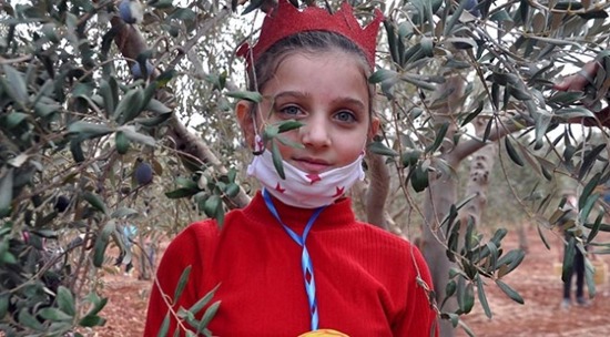قرية تركية تنظم مهرجاناً من أجل الأطفال السوريين الأيتام
