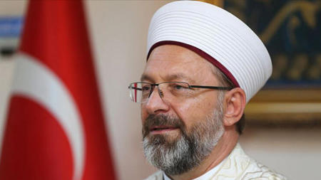 رئيس الشؤون الدينية التركية يدين الهجوم الإرهابي في فرنسا