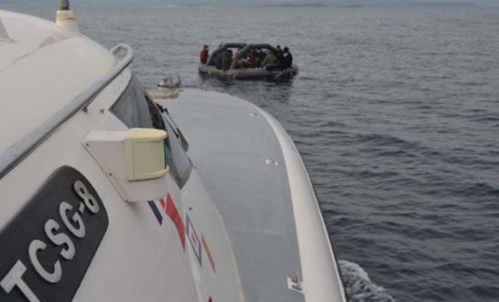 خفر السواحل التركي ينقذ مهاجرين من الغرق