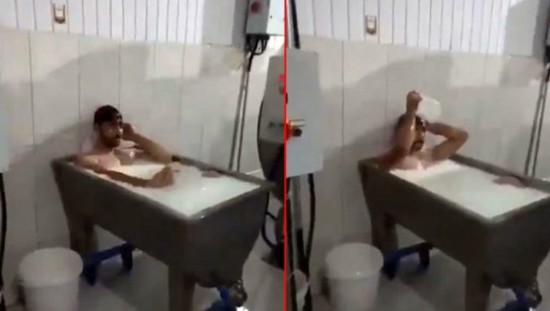 قونيا: عامل في مصنع الألبان يقوم بالاستحمام بالحليب