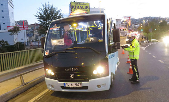 عمليات تفتيش مفاجئة لمركبات النقل العام باسطنبول
