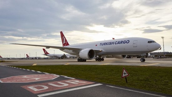 شركة تركية تنقل لقاح كورونا عبر طائراتها من الصين