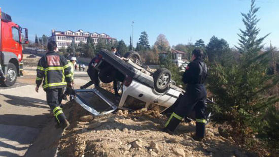 سيارة تخرج عن السيطرة.. وإصابة شخصين في تركيا
