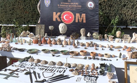 مصادرة 658 قطعة أثرية تاريخية في إسطنبول