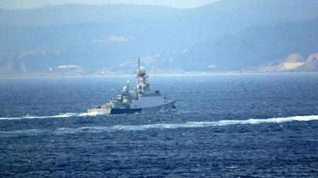 سفينة حربية روسية.. تمر عبر المياه التركية في الدردنيل