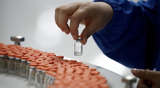 وكالة الأدوية الأوروبية تتلقى طلبات للموافقة على لقاحين لكورونا