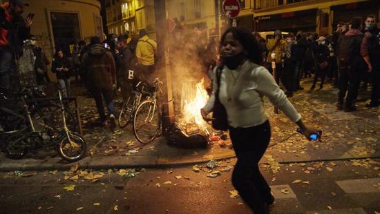 باريس: اشتباكات دامية بين قوات الأمن والمتظاهرين