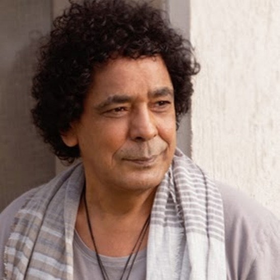 نقل الفنان محمد منير إلى المستشفى بسبب تردي وضعه الصحي