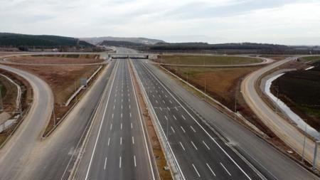 تركيا تعلن عن افتتاح قسم جديد من طريق شمال مرمرة السريع