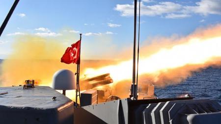 القوات التركية تستعرض قوتها في بحر إيجة
