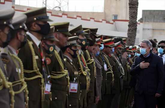 طرابلس: وزير الدفاع التركي يشارك في حفل تخريج الكلية العسكرية