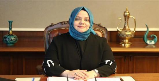  عاجل :وزيرة الأسرة التركية تزف أنباء سارة تتعلق بالأجور 