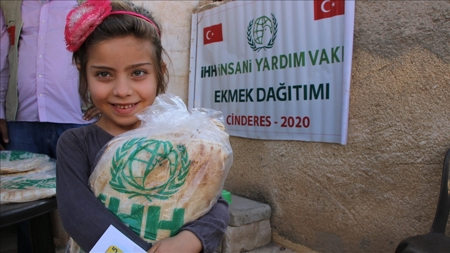 الأغاثة التركية توزع 153 مليون رغيف خبز في سوريا