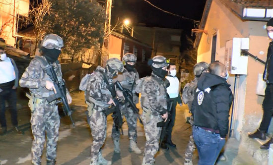 الشرطة التركية تداهم منازل المتورطين بأحداث جامعة بوغازيتشي