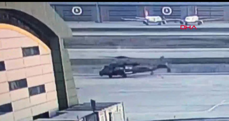 بالفيديو: شاهد لحظات اصطدام طائرة مروحية بعمود إنارة في مطار صبيحة كوكجن