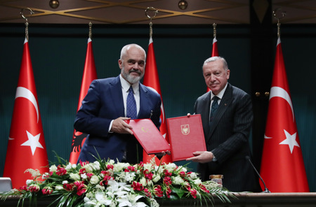 تركيا توسع علاقاتها مع الجيران.. فتح صفحة جديدة مع ألبانيا