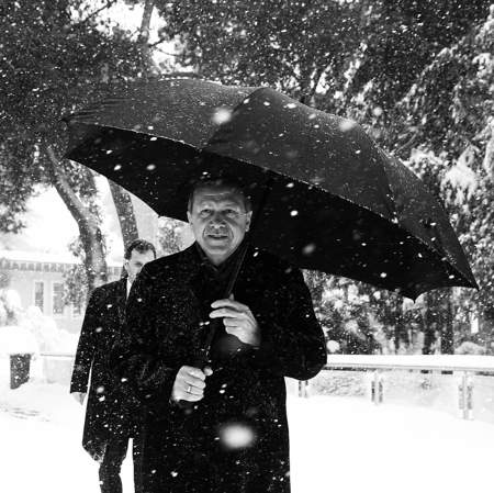 صورة أردوغان تحت الثلوج تنال إعجاب الآلاف خلال دقائق من نشرها