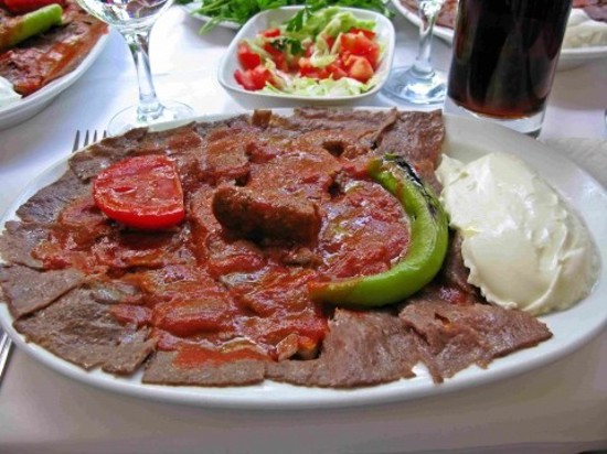 أشهر الأكلات الشعبية التركية.. إسكندر كباب