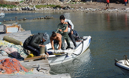 فقدان صياد تركي إثر انقلاب قارب صيد جنوب غرب تركيا