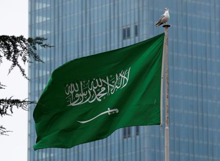 ضجة واسعة في السعودية ضد مقترح إزالة السيف من العلم
