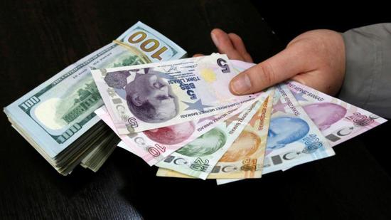 مسؤولون أتراك يبشرون المواطنين بانخفاض الأسعار بعد تحسّن الليرة