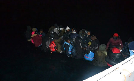 إنقاذ 36 مهاجراً غير شرعي في إزمير