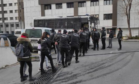 إلقاء القبض على 20 مشتبها بهم بتجارة المخدرات بإسطنبول