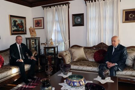 الرئيس أردوغان يزور زعيم "الحركة القومية" في منزله بأنقرة