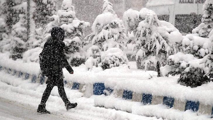جبال "كاتشكار" المكسوة بالثلوج في ولاية ريزا شمالي تركيا تجتذب هواة التزلج عبر العالم