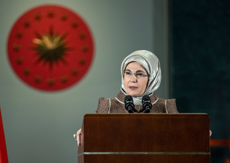 أمينة أردوغان تقيم مأدبة عشاء على شرف العاملات في القطاع الصّحي