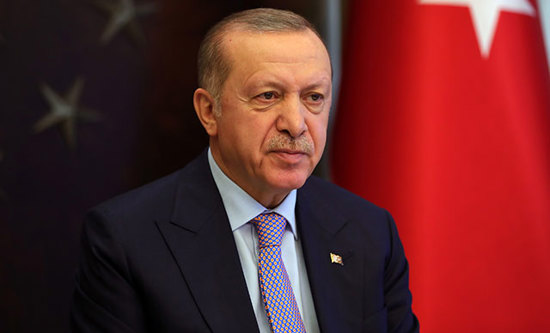 الرئيس أردوغان يعزي رئيس الحاخامية اليهودية الكبرى في تركيا بوفاة والدته